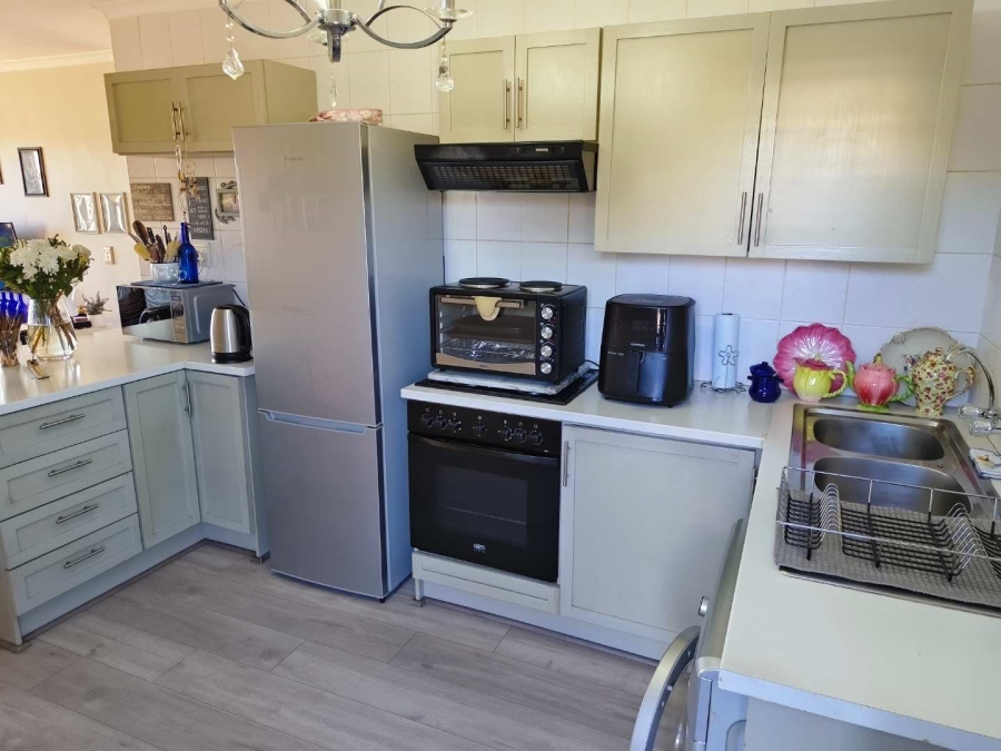 To Let 2 Bedroom Property for Rent in Sonstraal Heights Western Cape
